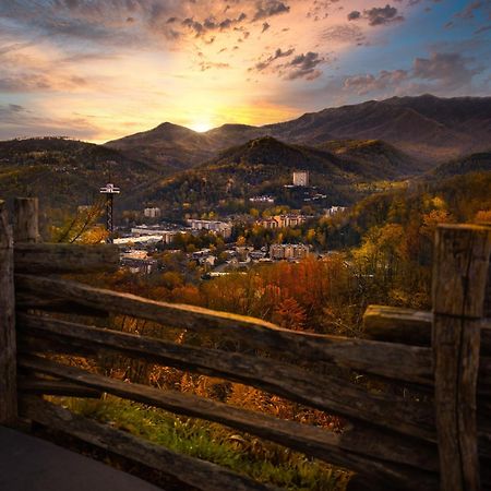 Majestic View Lodge, Amazing Views, Hot Tub, 1089 Free Tickets Each Paid Day, Dollywood And More Gatlinburg Exterior photo
