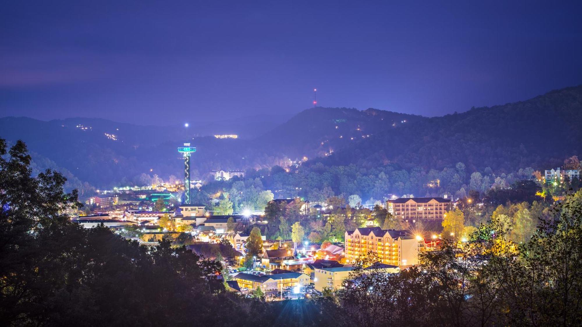 Majestic View Lodge, Amazing Views, Hot Tub, 1089 Free Tickets Each Paid Day, Dollywood And More Gatlinburg Exterior photo