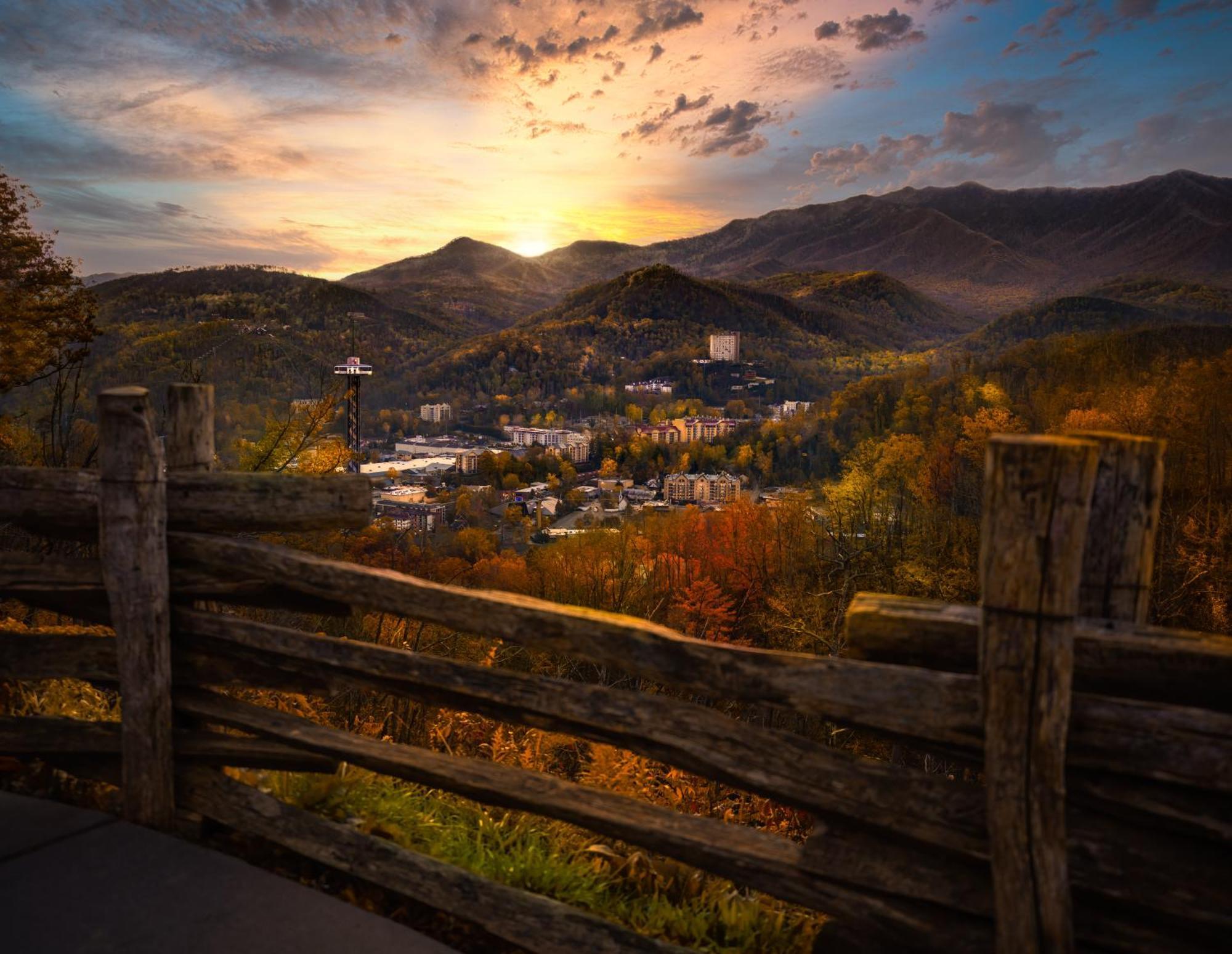 Majestic View Lodge, Amazing Views, Hot Tub, 1089 Free Tickets Each Paid Day, Dollywood And More Gatlinburg Exterior photo