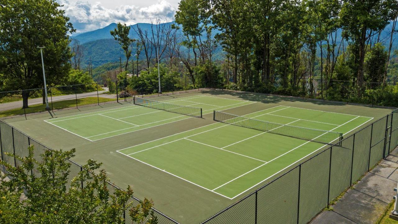 Majestic View Lodge, Amazing Views, Hot Tub, 1089 Free Tickets Each Paid Day, Dollywood And More Gatlinburg Exterior photo