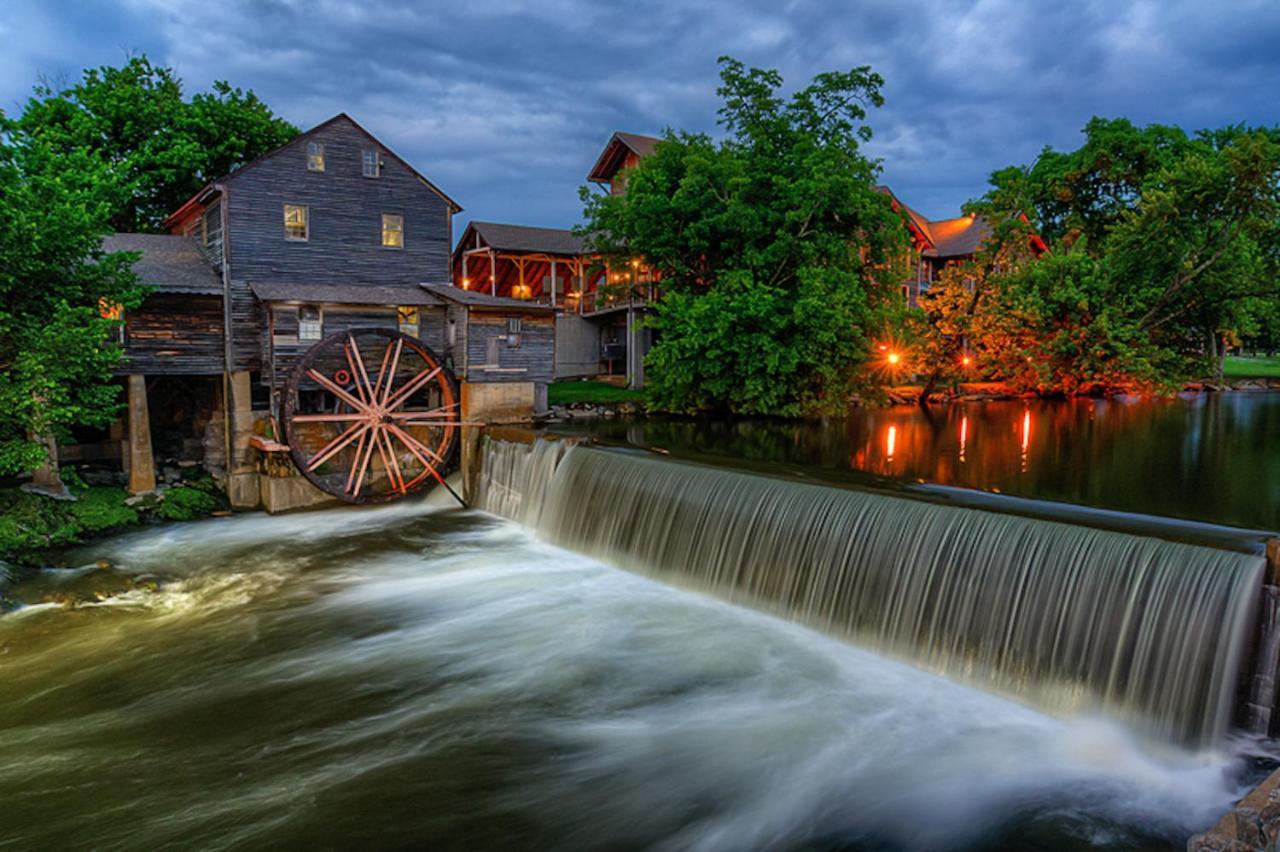 Majestic View Lodge, Amazing Views, Hot Tub, 1089 Free Tickets Each Paid Day, Dollywood And More Gatlinburg Exterior photo